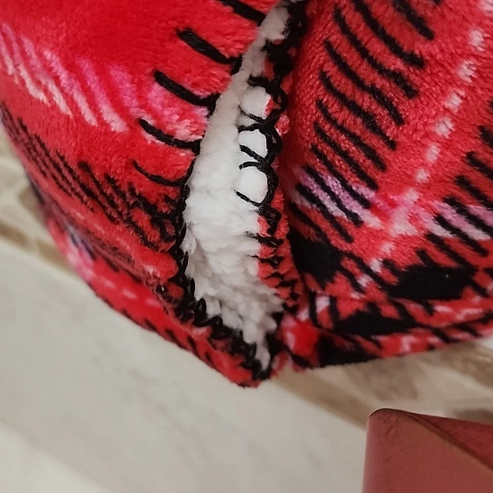 💕❤️ VICTORIA'S SECRET Red/Pink Plaid COZY Sherpa Throw Blanket ❤️💕